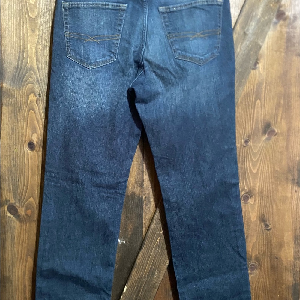 Like New Signature Levi Strauss & Co., size W32/L34, smoke free home - Picture 4 of 7